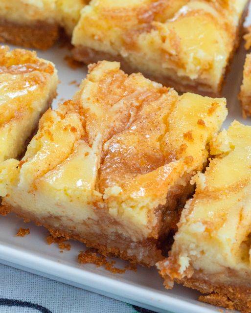 Blender Cinnamon Roll Cheesecake Bars - Find and share everyday cooking ...